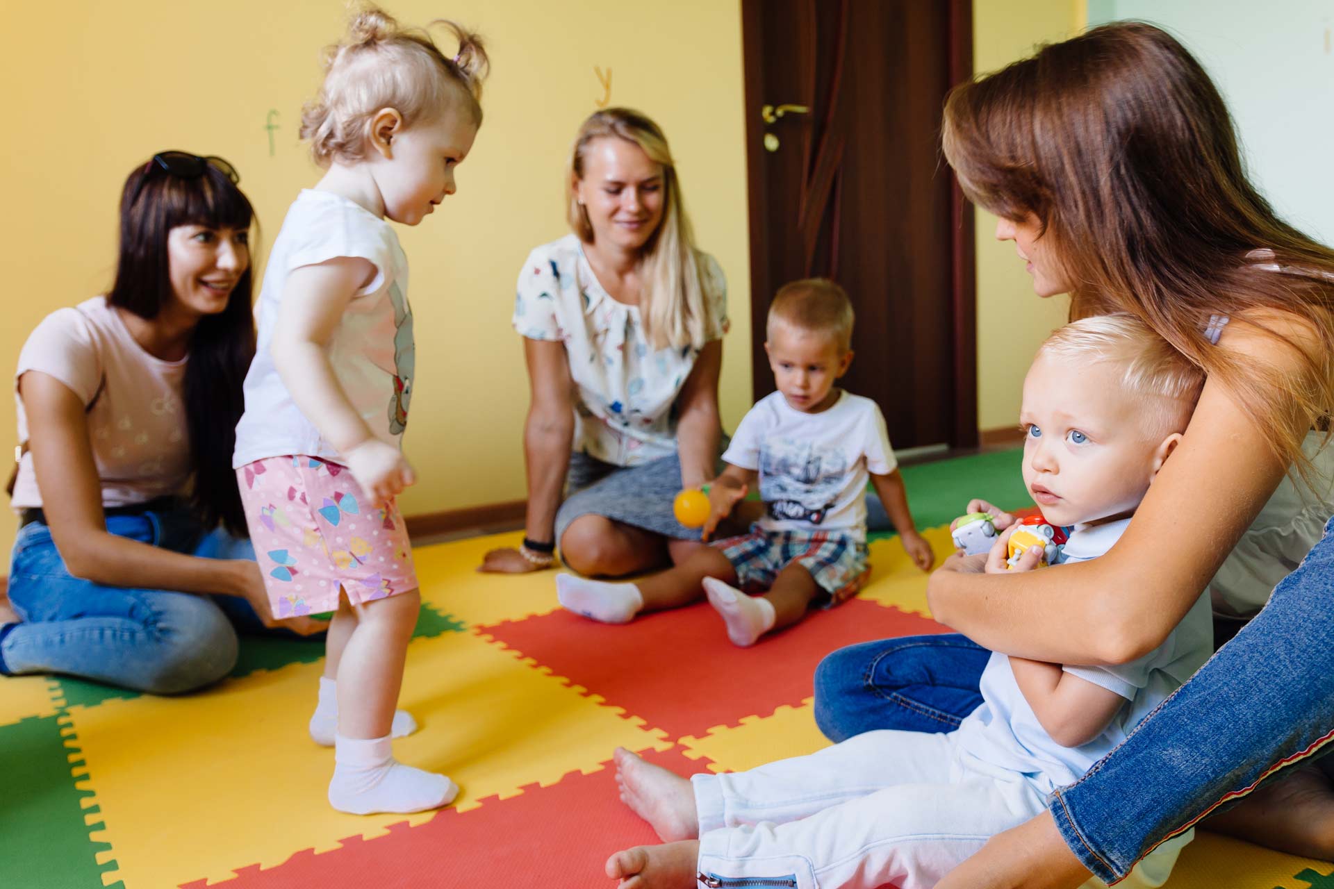 Учить языки надо с рождения: о детях, которые с пеленок говорят на двух языках