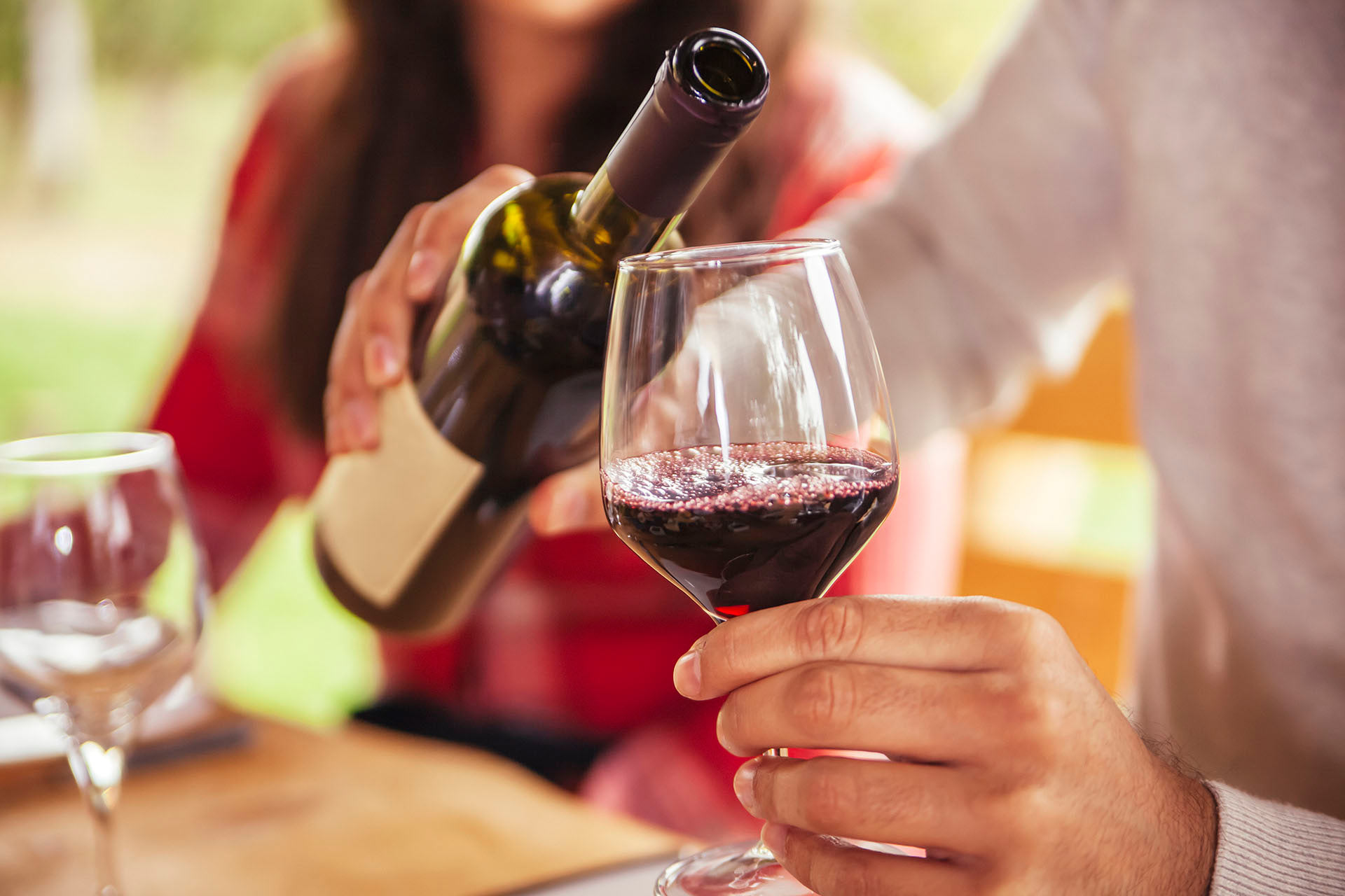 Почему вино портится – причины, признаки, как правильно хранить напиток